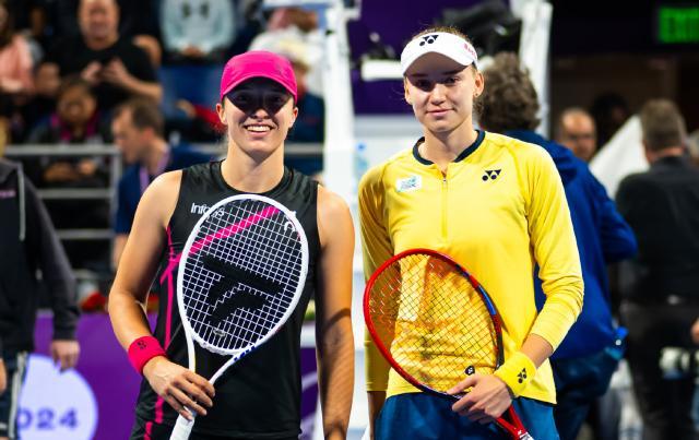 b体育-斯瓦泰克多哈夺冠创一纪录 莱巴金娜领跑胜场榜