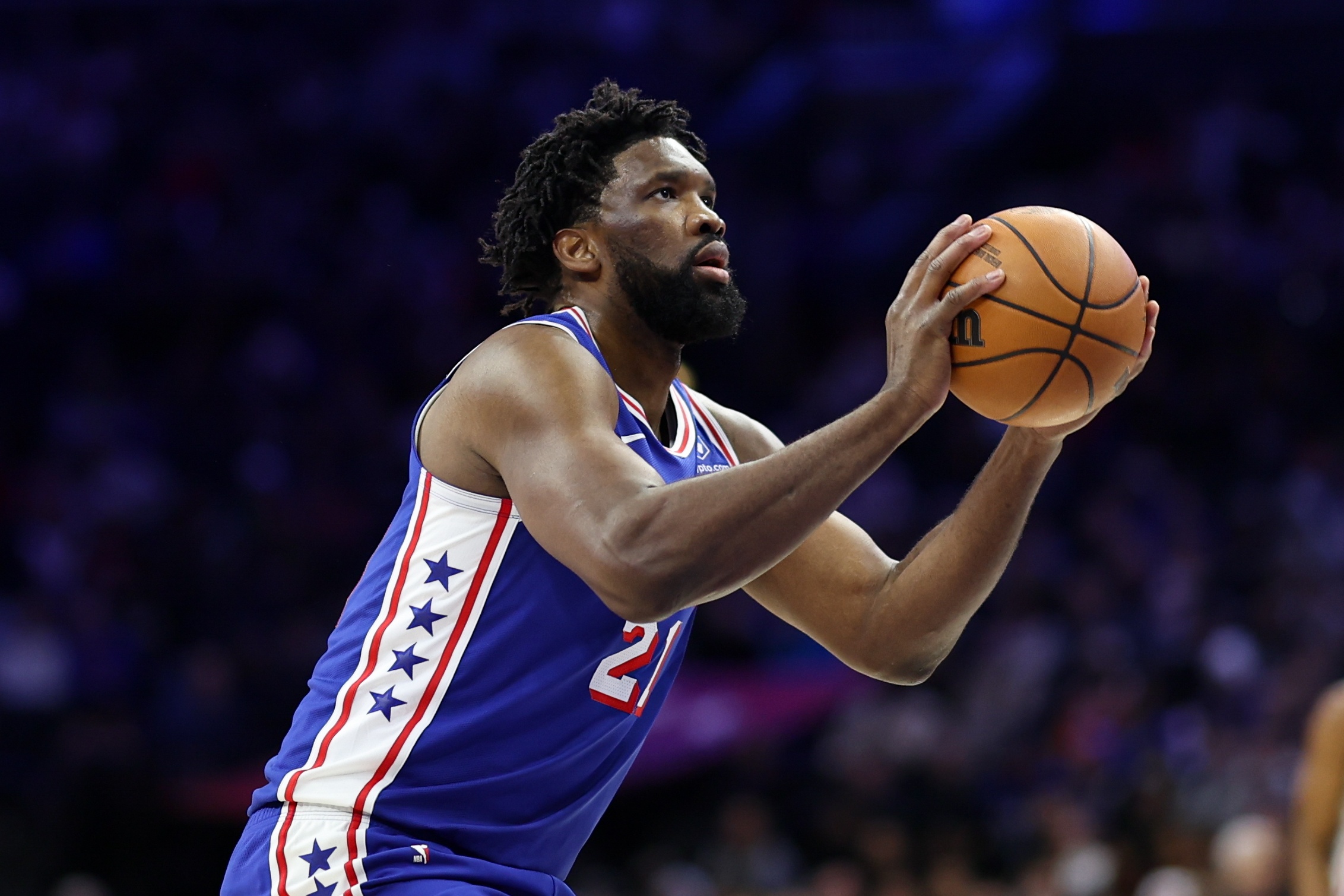 B体育-渐入佳境！恩比德三节14中10砍全场最高28分外加7板 正负值+27